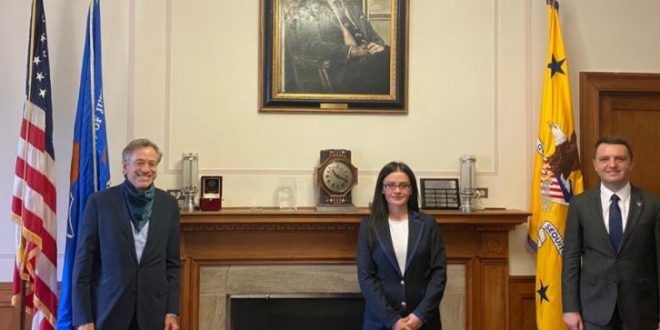 Ministrat Selimi dhe Haradinaj-Stublla takohen me përfaqësues të Departamentit të Drejtësisë në SHBA