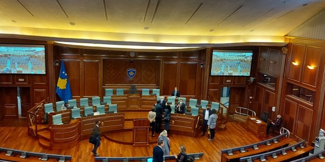 Nga 77 deputetë në Kuvend, 76 kanë votuar pro miratimit të rezolutës për moslejimin e referendumit të Serbisë në Kosovë
