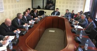 Ministri Sefaj raporton para Komisionit për Punë të Brendshme dhe siguri për zhvillimet në Inspektoratin Policor