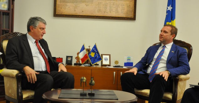 Ministri i Punëve të Brendshme, Flamur Sefaj, ka pritur në një takim ambasadorin e Francës në Kosovë, Didier Chabert