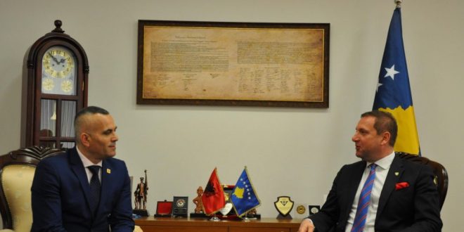 Ministri i Brendshëm, Flamur Sefaj ka pritur sot në takim drejtorin e Përgjithshëm të Policisë së Shqipërisë, Ardi Veliu