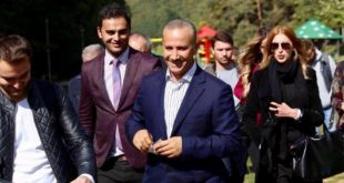 Kandidati i Aleancës Kosova e Re për Prishtinën, Selim Pacolli, ka shpalosur programin e tij në parkun e Gërmisë