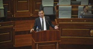 Rexhep Selimi: Kosova është në gjende të rëndë në arenën ndërkombëtare, ministri Pacolli duhet të shkarkohet