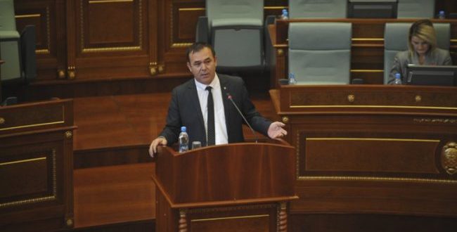Rexhep Selimi: Kosova është në gjende të rëndë në arenën ndërkombëtare, ministri Pacolli duhet të shkarkohet