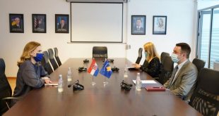 Ministri Selimi e takon ambasadoren e Kroacisë në Kosovë, Danijela Barishiq, bisedojnë për thellimin e bashkëpunimit