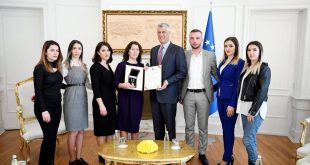Është dekoruar nga kryetari Thaçi me Urdhrin “Hero i Kosovës” ish-iburgosuri, mjeku dhe lutëtari i lirisë, Dr. Hafir Shala