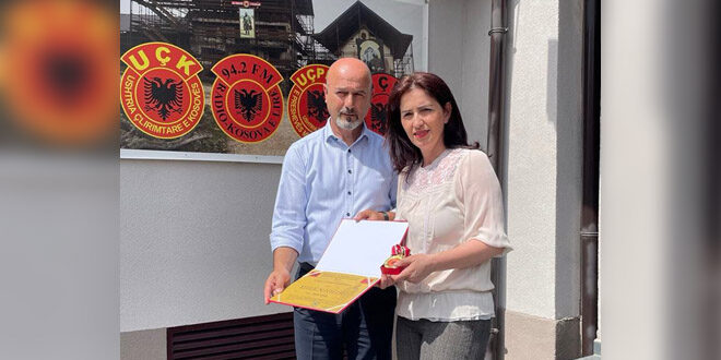 Në 25 vjetorin e çlirimit, OVL e UÇK-së, Gjilan, nderon me Mirënjohje drejtorin e RKL, profesor Ahmet Qeriqi