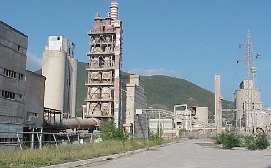 Ish-punëtorët e ‘SharrCem’ do të protestojnë me 1 maj