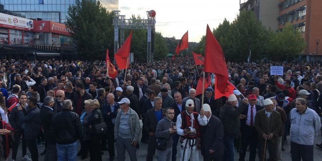 Në Prishtinë po mbahet protesta e organizuar nga Vetëvendosja