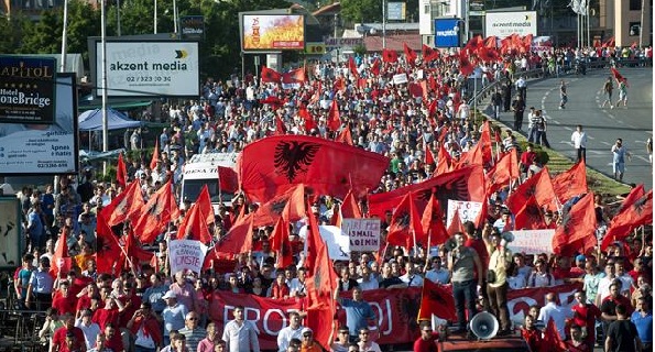 Shkupi sot proteston kuqezi
