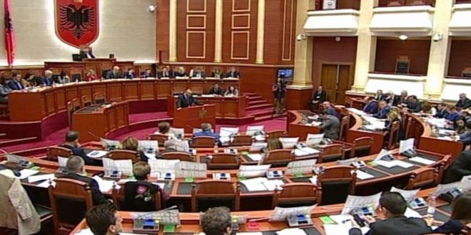 Deputetët socialistë votuan kundër kërkesës së Prokurorisë për arrestimin e ish-ministrit të Brendshëm, Saimir Tahiri