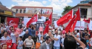 Qindra qytetarë në Shkup i kanë dhënë mbështetje kryetarit të Turqisë, Rexhep Tajip Erdoğan