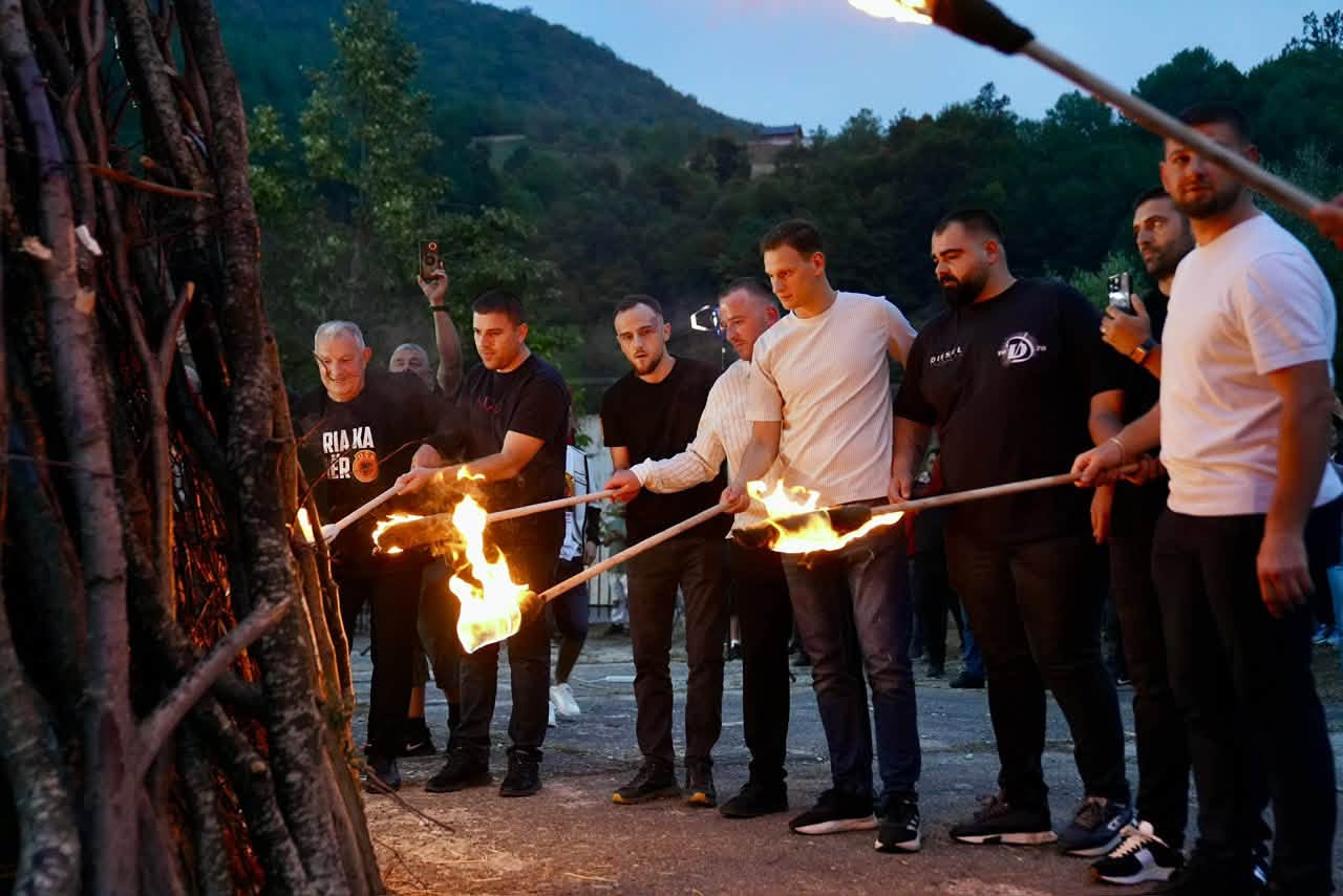 Zjarri i Lirisë  ndizet edhe në Zonën Operative të Nerodimes   Liri për çlirimtarët  nderim për UÇK në 