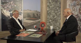 Bisedë në studion e TV-Diellit me dr. prof. Shyqri Galicën, studiues, poet, shkrimtar, kritik letrar, publicist, kryetar i Lidhjes së Shkrimtarëve të Kosovës