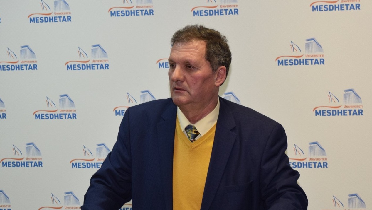 doli-nga-shtypi-libri-mozaik-shkrimesh-portrete-ese-intervista-me-autor-dr-skender-demaliaj-libri-i-njezet-e-shtate-ne-serine-e-botimeve-te-tij