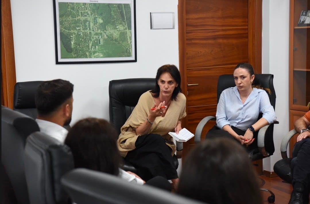 U mbajt dialogu lokal për diskutimin e shërbimeve të riintegrimit për të mbijetuarit e dhunës me bazë gjinore dhe dhunës në familje