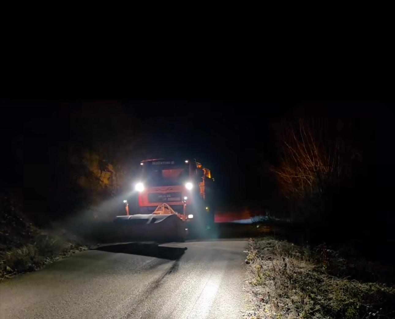 Në komunën e Skenderajt ka filluar mirëmbajtja dimërore e rrugëve