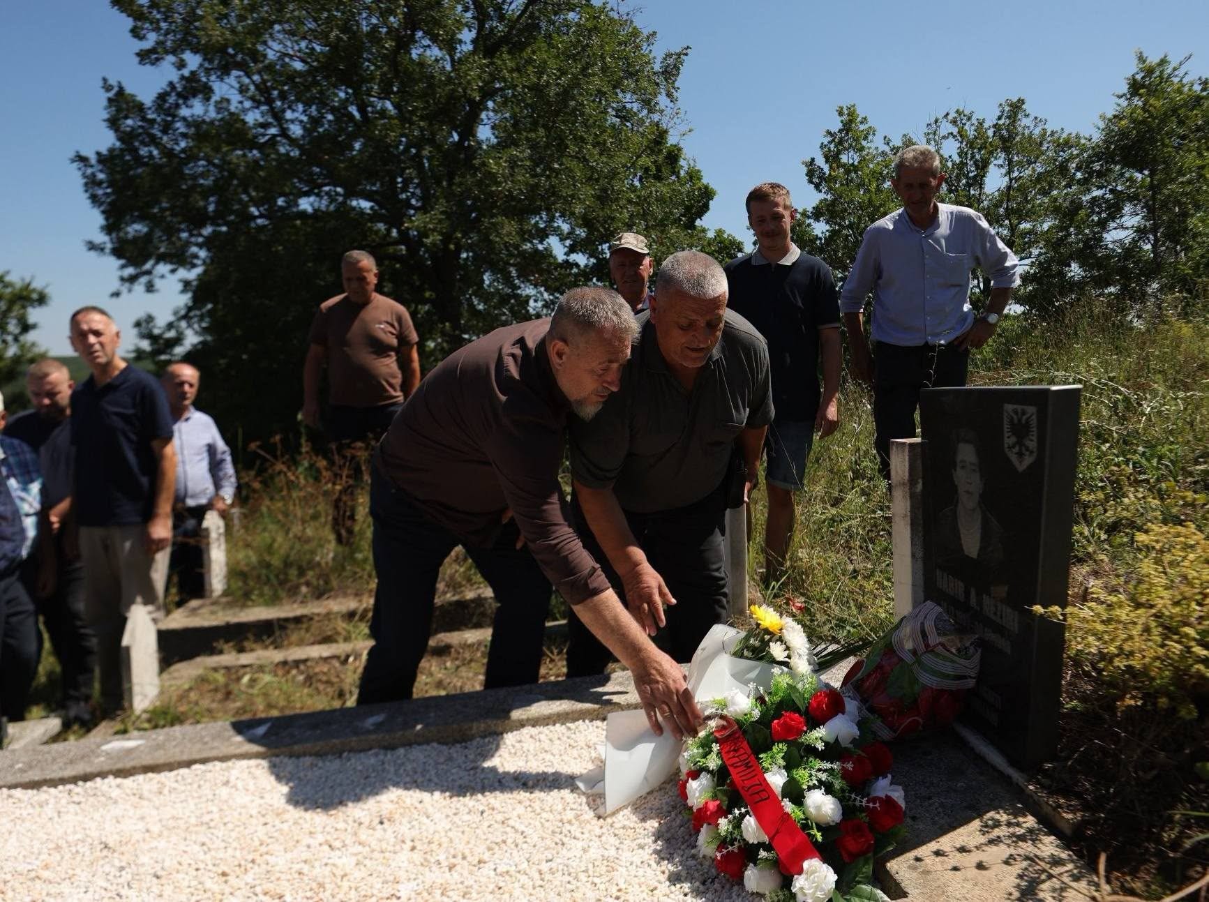 Kryetari Lushtaku bëri homazhe pranë varrit të dëshmorit  Habib Neziri