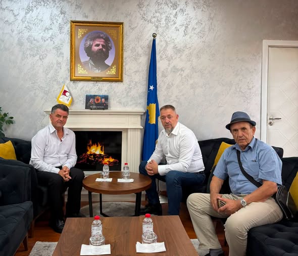 Kryetari Sami Lushtaku  priti në takim Kryetarin e Lidhjes së Pensionistëve të Kosovës  z  Sherif Kastrati