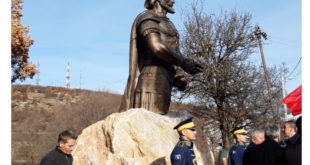 Në Zym të Hasit sot është zbuluar shtatorja e kryeheroit kombëtar Gjergj Kastriotit - Skënderbeut