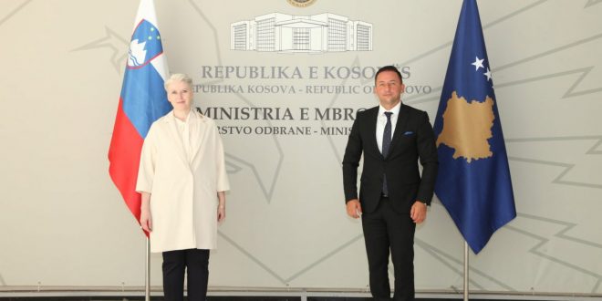 Ministri i Mbrojtjes, Armend Mehaj pret në takim ambasadoren e re të Sllovenisë në Kosovë, Minca Benedejqiq