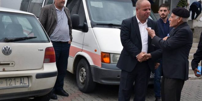 I emëruari për kryetar të Rahovecit nga AAK-ja, Smajl Latifi ka kritikuar kryetarët paraprakë për sistemin e dobët të arsimit