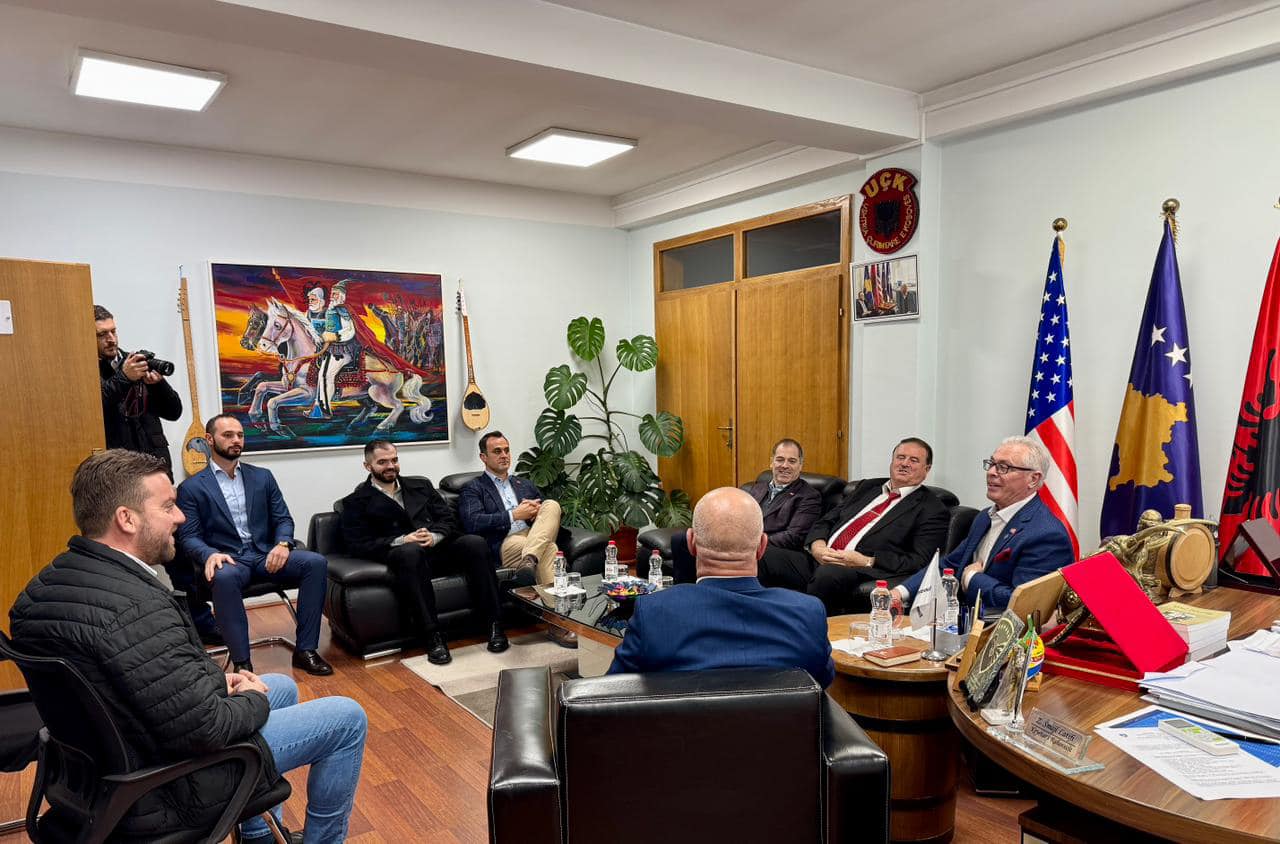 Kryetari Latifi ka pritur në takim dy figura të shquara të shoqërisë shqiptaro amerikane  Harry Bajraktari dhe Rrustem Gecaj