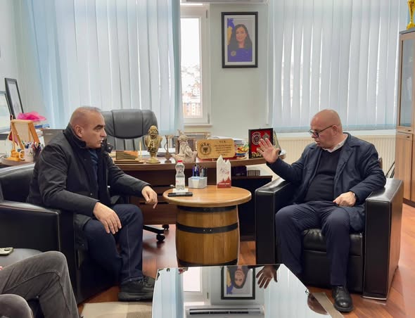 Kryetari Smajl Latifi priti në takim Kastriot Lajqin  kryesues i komisionit qeveritar për vlerësimin e dëmeve nga fatkeqësitë natyrore