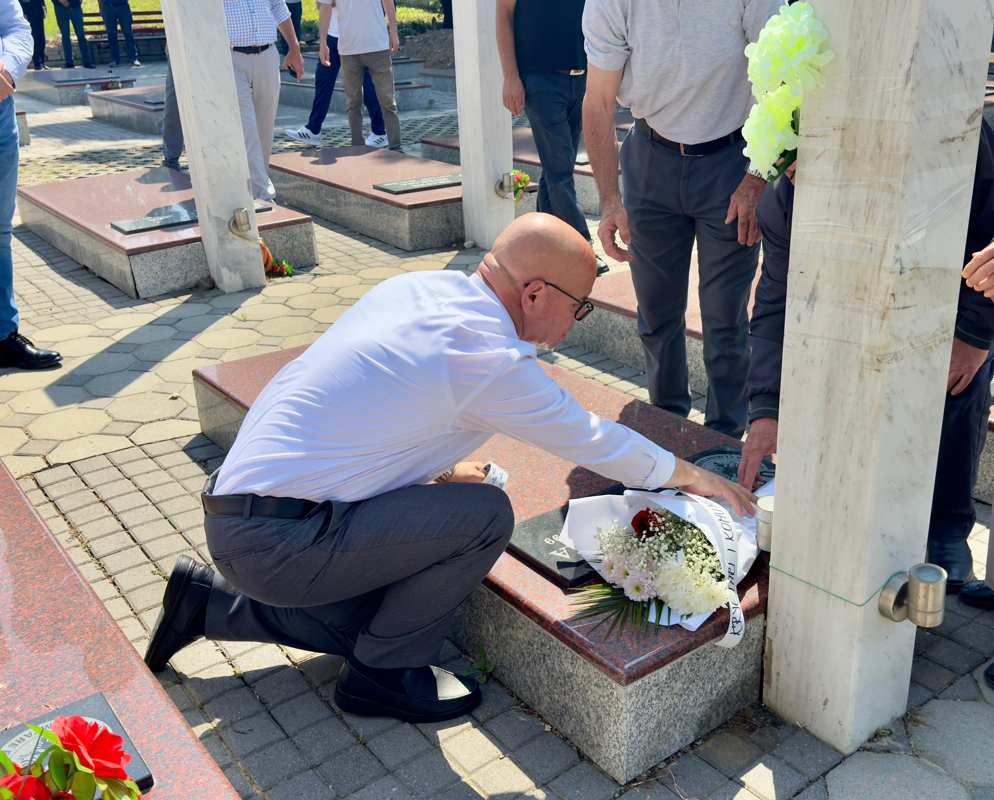 Latifi  Sakrifica e dëshmorëve Bekim Sylka  Besim Kabashi dhe Avni Thaçi  mbetet pjesë e pandashme e historisë sonë më të lavdishme