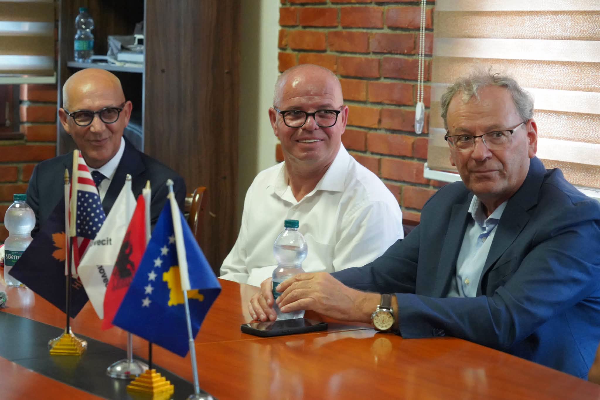 Kryetari Latifi priti në takim kryetarin e Bashkisë së Vakaricit  z  Antonio Pomillo