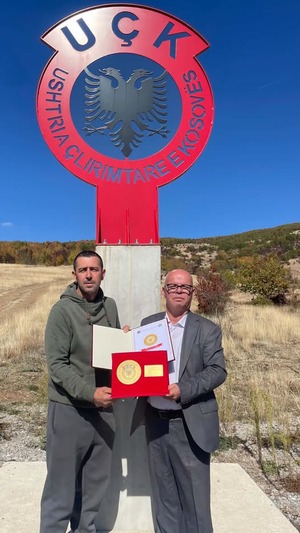 Në 50 vjetorin e lindjes  nderohet me dekoratën komunale  Medalja e Lirisë  luftëtari Reshat Kabashi