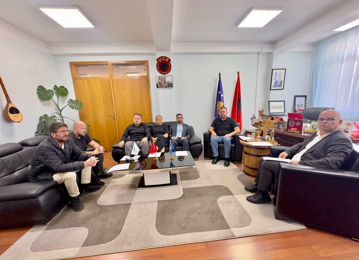 Kryetari Latifi takon udhëheqësit e grupeve politike të përfaqësuara në Kuvendin Komunal të Rahovecit