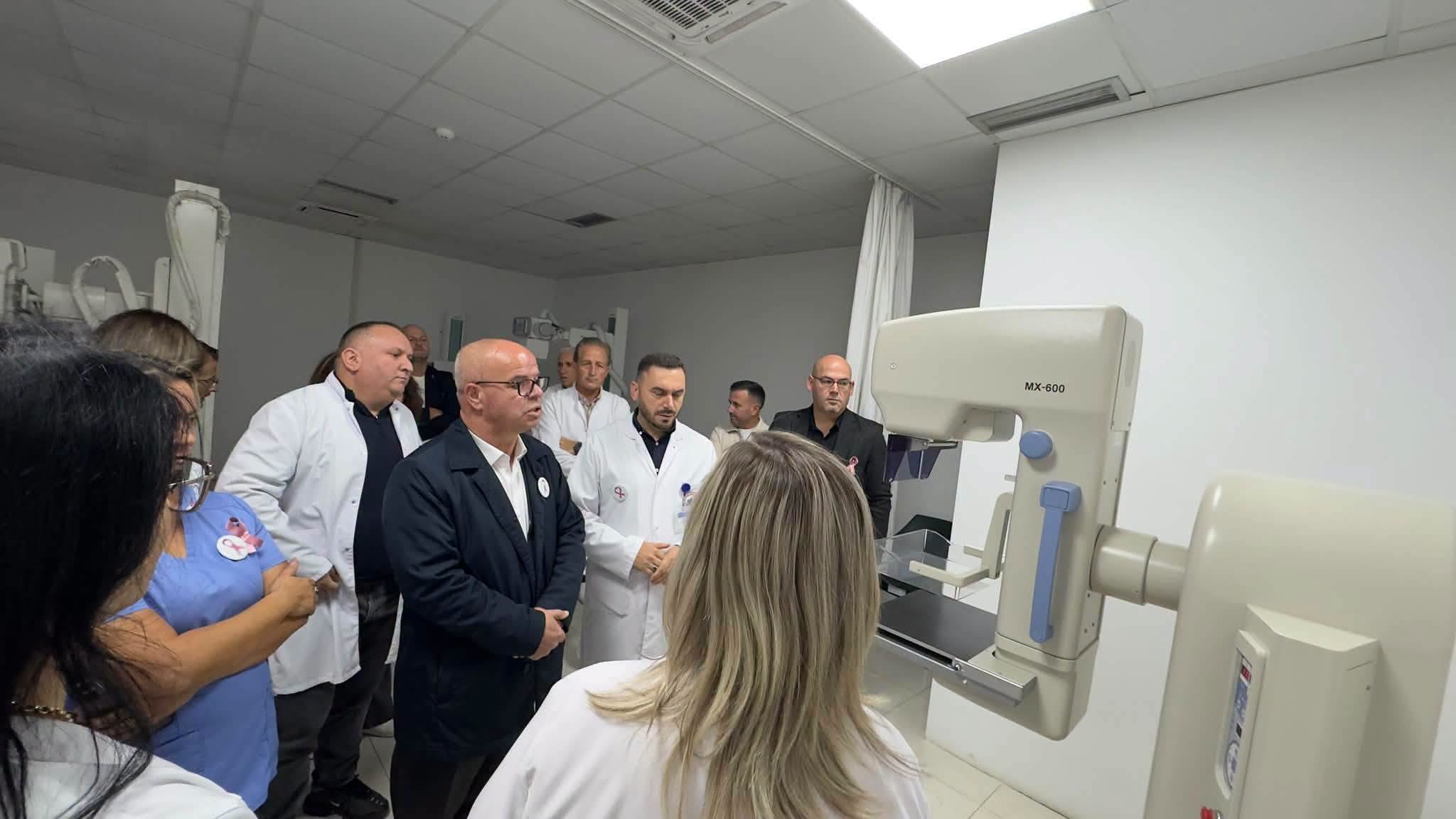 Kryetari Smajl Latifi vizitoi njësinë e Mamografisë në QKMF  DR  FAHREDIN HOTI 