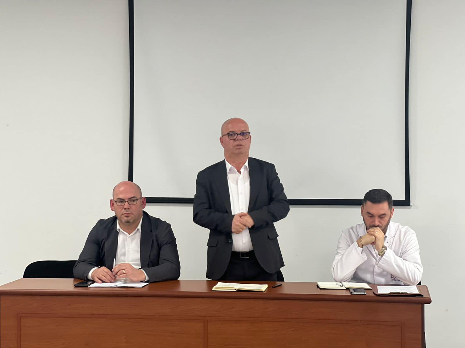 Kryetari Latifi mbajti takimin e parë periodik për vitin 2026 me punëtorët Shëndetësorë