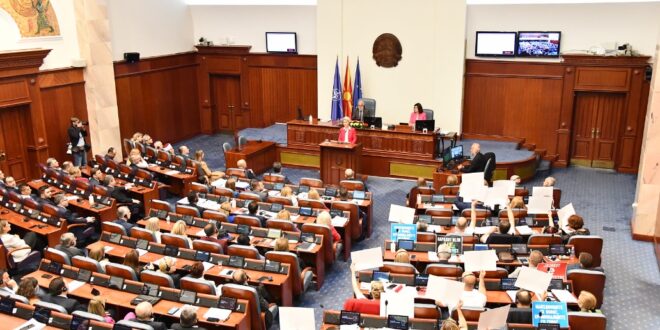 Kuvendi i Maqedonisë me shumicë votash ka miratuar propozimin francez për zgjidhjen e kontestit me Bullgarinë