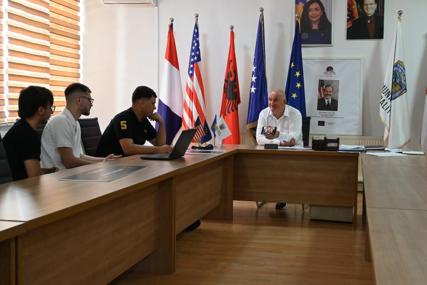 Kryetari Haliti priti në takim të riun vitias  Lorik Jashari dhe ekipin e tij si fitues të garës ndërkombëtare të inovacionit JunctionX Tirana 2026