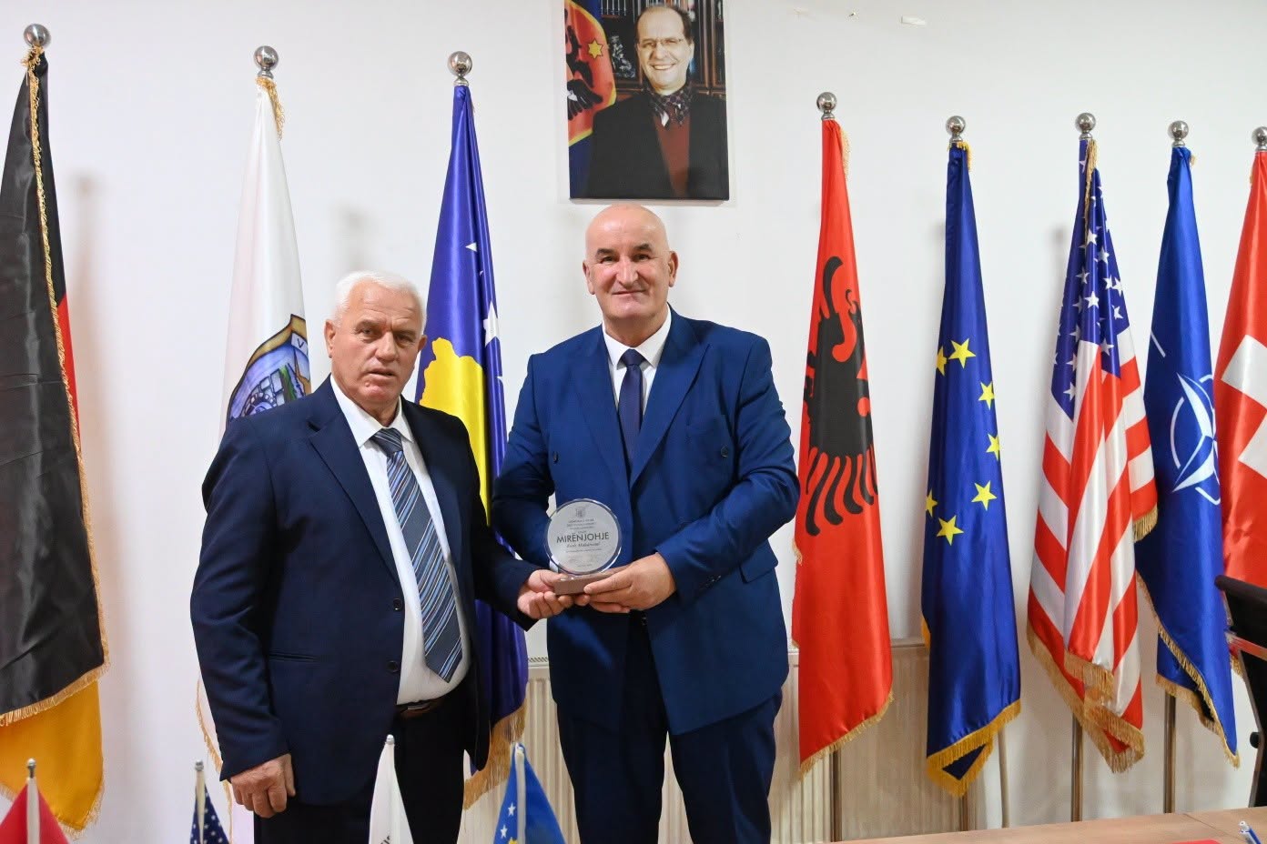 Komuna e Vitisë vlerëson kontributin 40 vjeçar të mësimdhënësit Feriz Muharremi