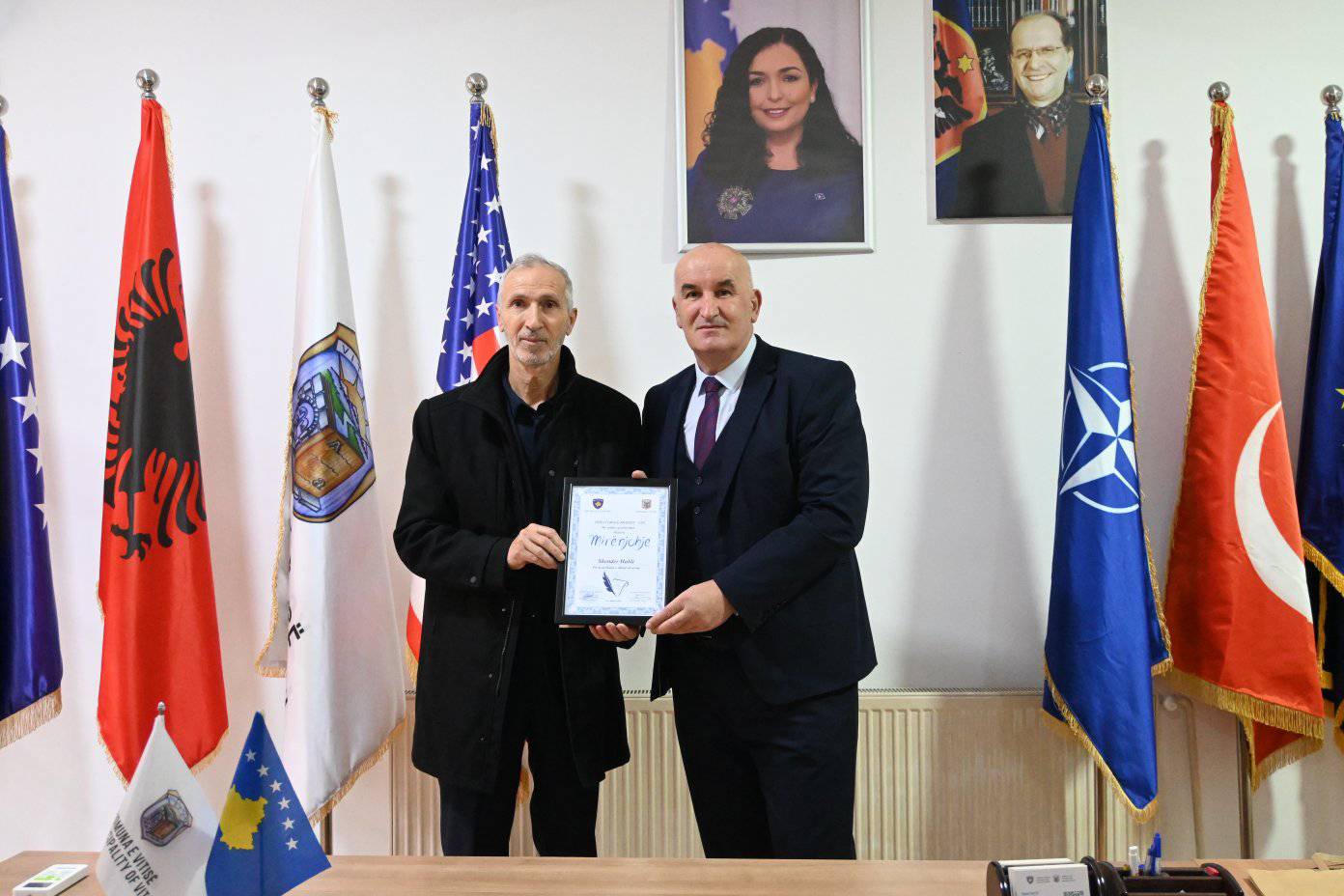 Kryetar Haliti priti në takim profesorin e edukatës fizike  Skënder Halili me rastin e pensionimit të tij