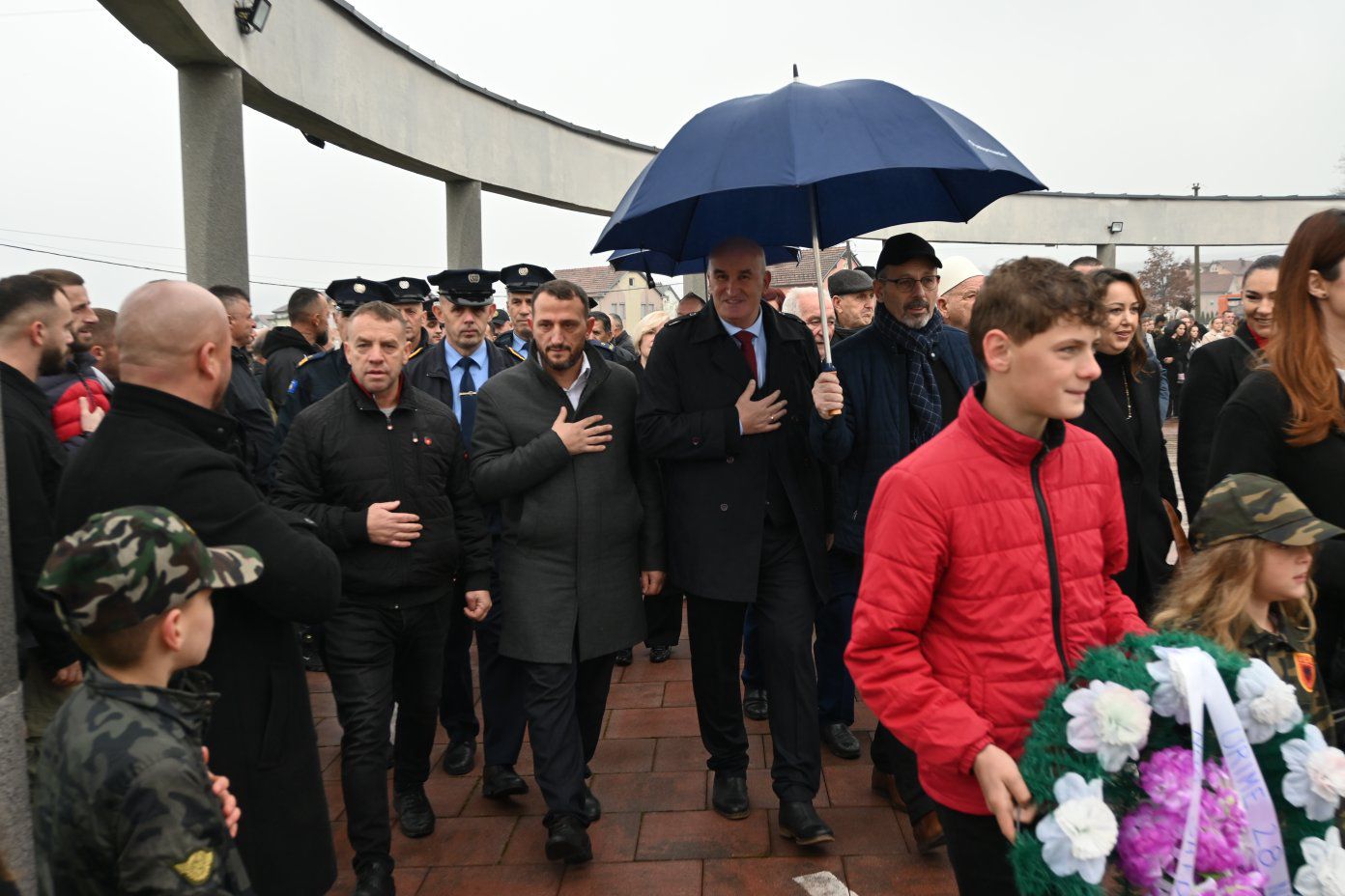 Vitia po kremton 28 Nëntorin   Ditën e Flamurit Kombëtar Shqiptar