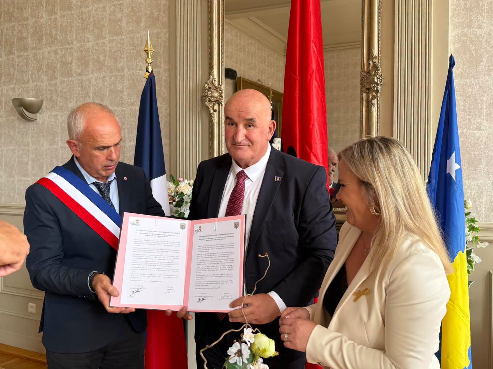 Vitia dhe Saint Julien zyrtarizojnë binjakëzimin