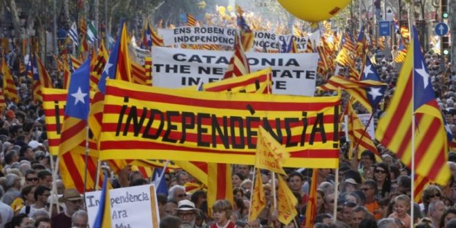 Planet e Katalunjës për Referndumin e 1 Tetorit, që e kundërshton Spanja, shkaktuan protesta të mëdha në Barcelonë