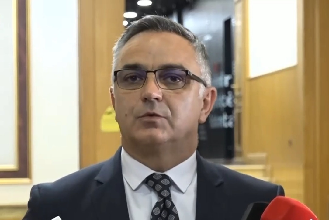 Besnik Tahiri akuzon LVV në për bllokimin e Kuvendit  Papërgjegjësi totale dhe tentativë për pazare politike