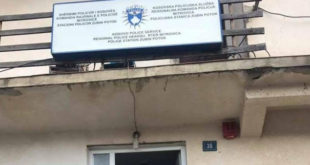 Stacioni policor në Zubin Potok, ende me emrin Shërbimi Policor i Kosovës