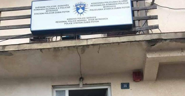 Stacioni policor në Zubin Potok, ende me emrin Shërbimi Policor i Kosovës