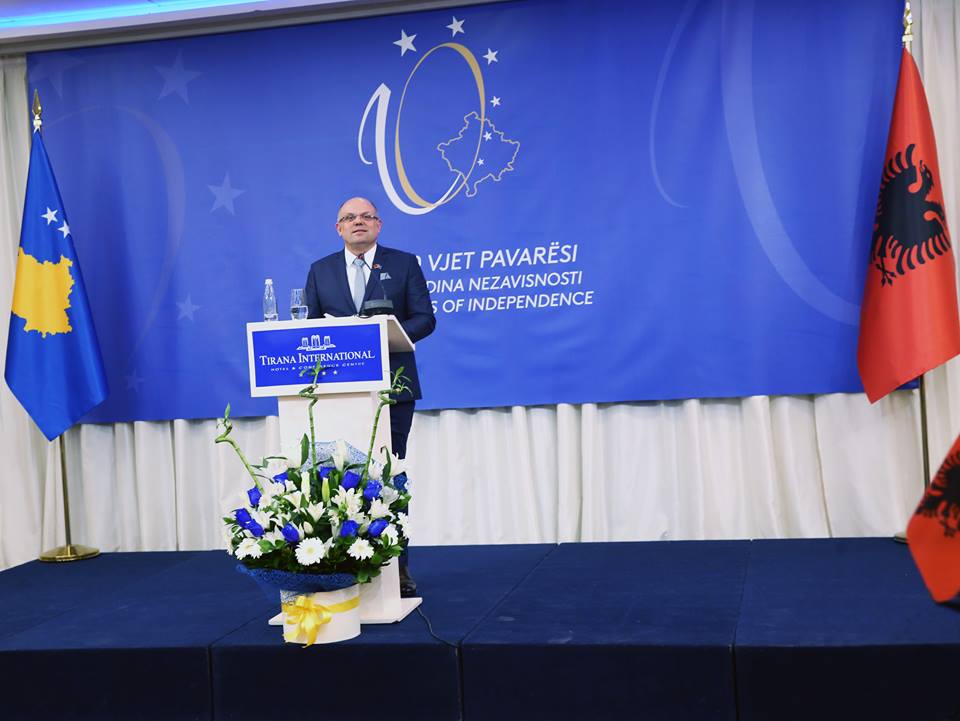 Sylë Ukshini  Partitë duhet të bëjnë kompromise  Kosova përballet me sfidë të madhe