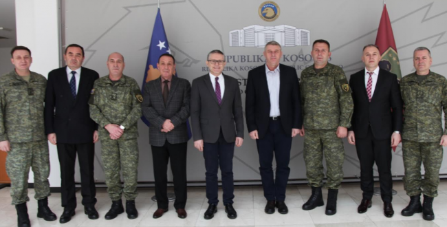 Ish-komandanti i UÇK-së, TMK-së dhe FSK-së, gjeneral Sylejman Selimi viziton Ministrinë e Mbrojtjes dhe FSK-në