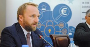 Ministri i Drejtësisë Abelard Tahiri thotë se duhet të rritet numri i noterëve të Kosovës