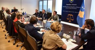 Ministri i Drejtësisë, Abelard Tahiri, ka pritur të mëkurën në takim një delegacion të ekspertëve të Bashkimit Evropian
