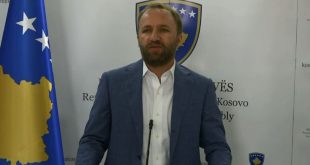 Abelard Tahiri: Për herë të parë në Kosovë, Qeveria Kurti i legalizojë targat e lëshuara nga Serbia