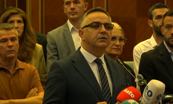 Besnik Tahiri  Bllokimi i Kuvendit cenon sovranitetin dhe rendin kushtetues